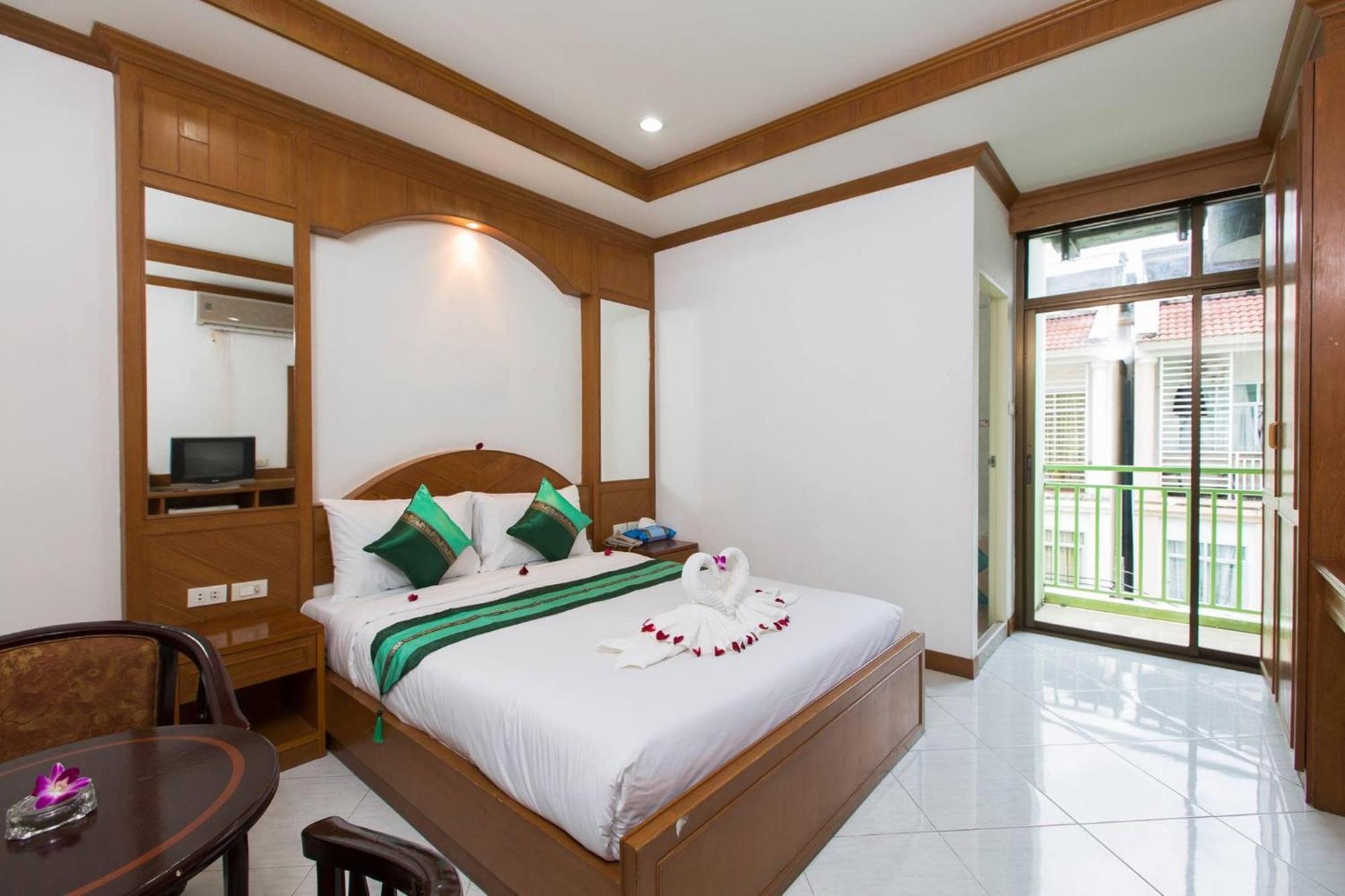 Magnific Patong Hotell Exteriör bild
