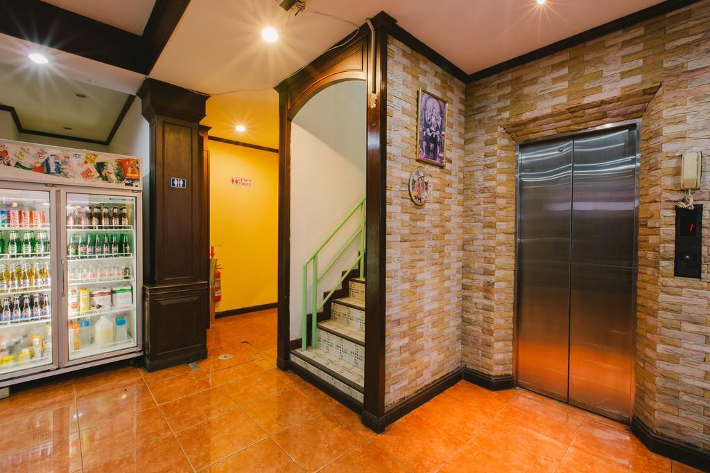 Magnific Patong Hotell Exteriör bild