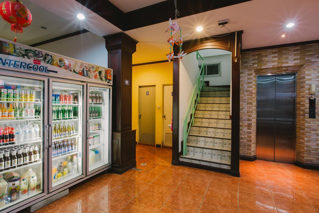 Magnific Patong Hotell Exteriör bild