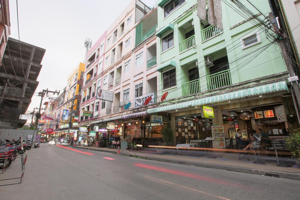 Magnific Patong Hotell Exteriör bild