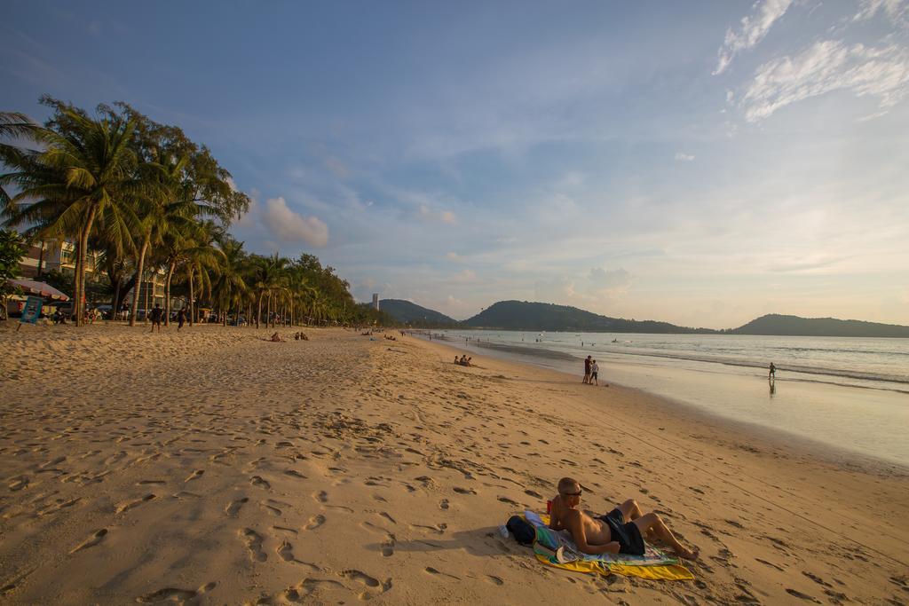 Magnific Patong Hotell Exteriör bild