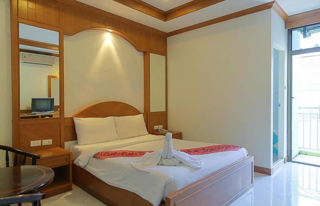 Magnific Patong Hotell Exteriör bild